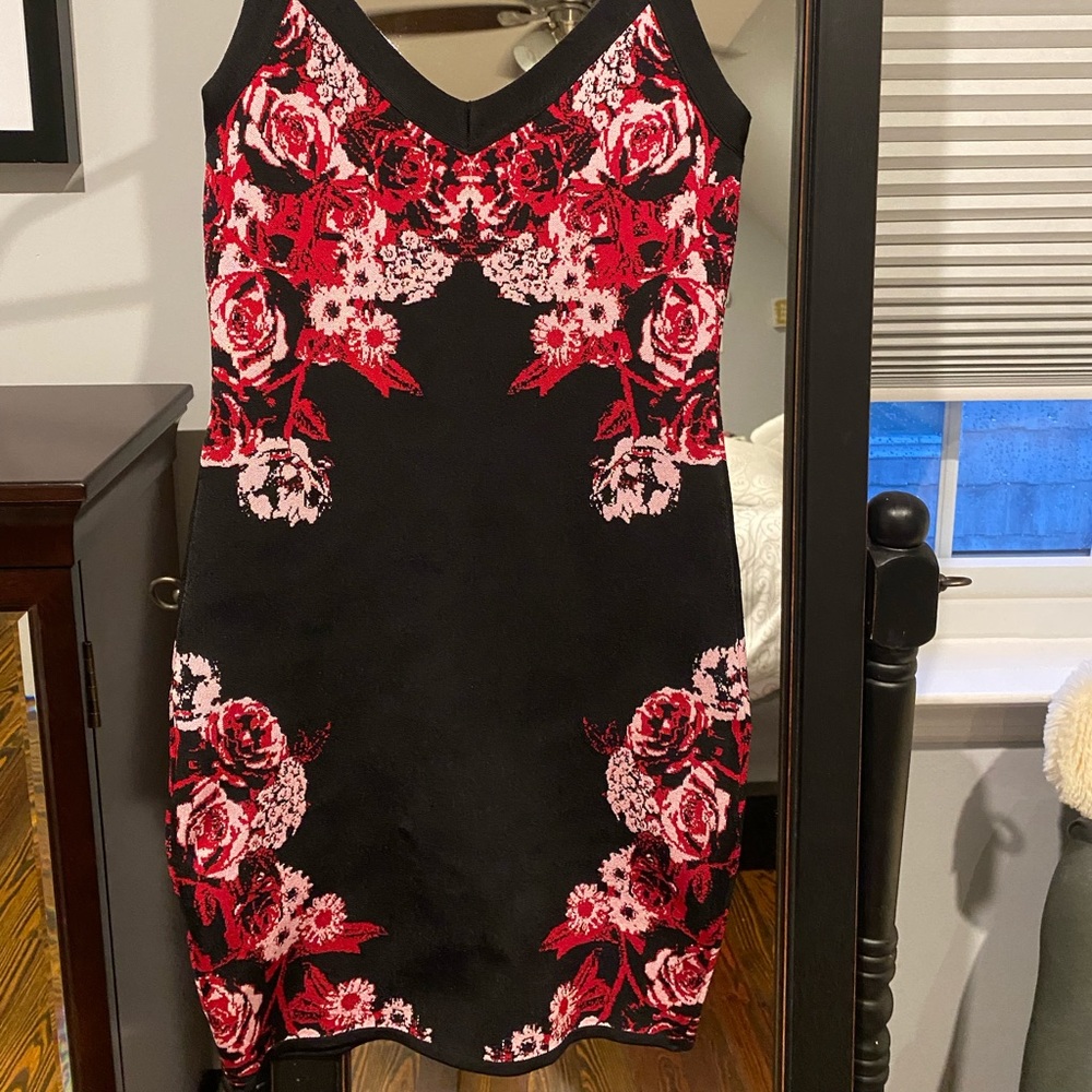 🎊BLACK FRIDAY DEAL🎊 Women’s Guess black floral dress - Picture 3 of 4